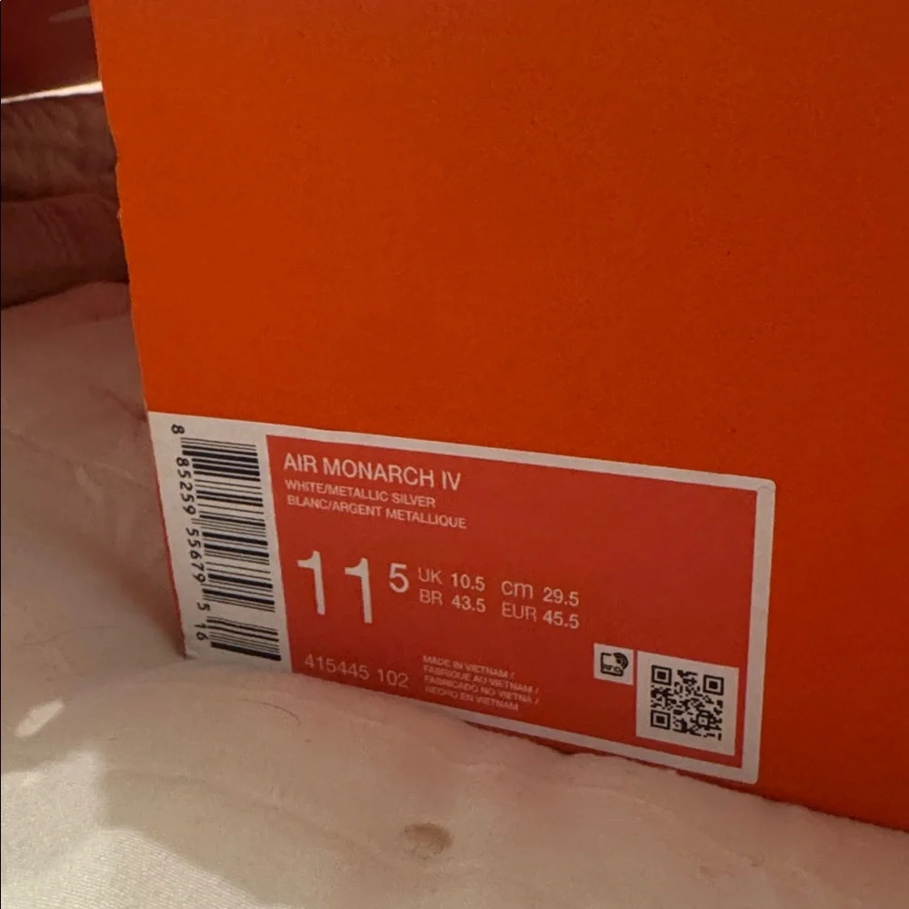 Nike Air Monarch IV Men’s Sneakers – Size 11.5 – White/Navy – NEW in Box - Picture 2 of 2